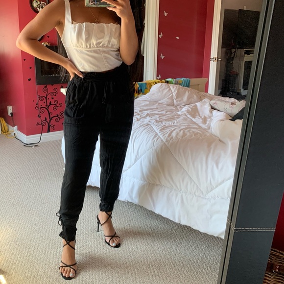 *SOLD* 🌺2/$15🌺 Black Paper Bag Pants - Picture 2 of 2